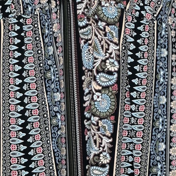 Liz Claiborne 3X Shirt Top Blue Paisley Cap Short Sleeve V Neck Peplum Stretch - Picture 2 of 6